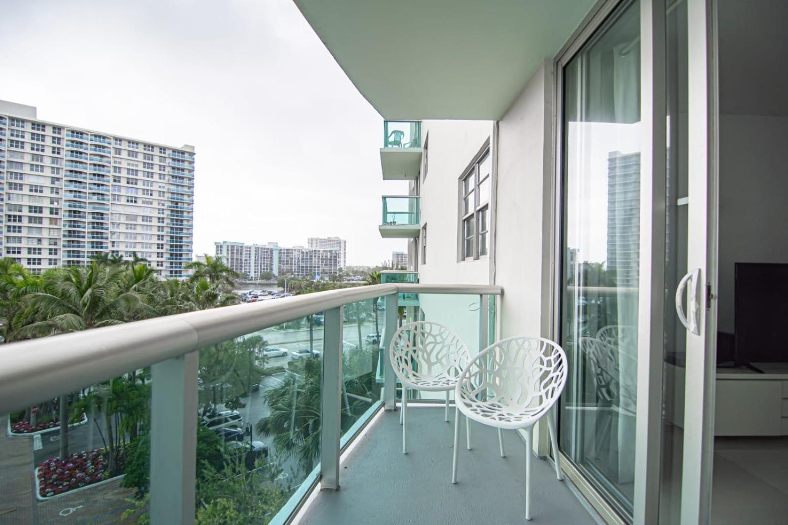 Lovely Beach Apartment By Miami Te Espera- Hollywood 5U Buitenkant foto